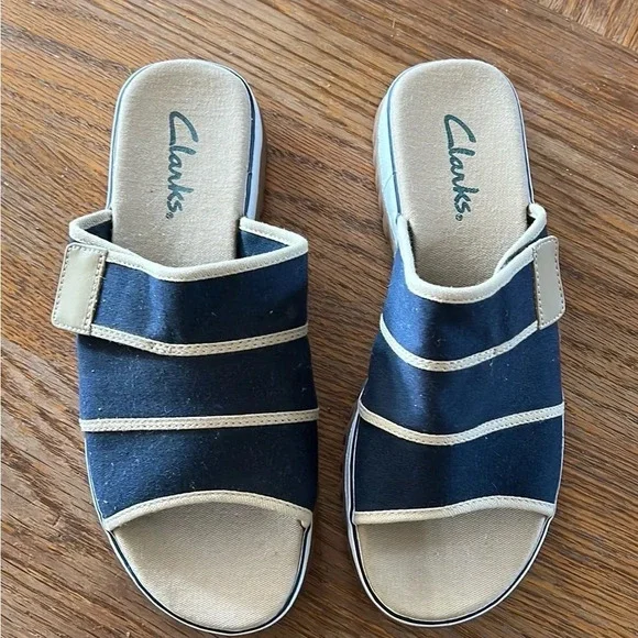 Clarks Women’s Sandals Slides Blue Tan Canvas Hook Loop Closure Size 9M - Picture 2 of 6